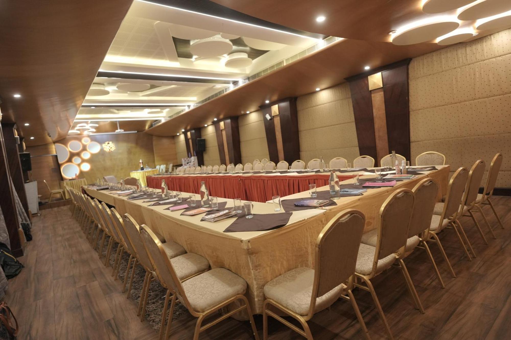 玛拉雅拉杰达哈尼酒店 特里凡得琅 外观 照片